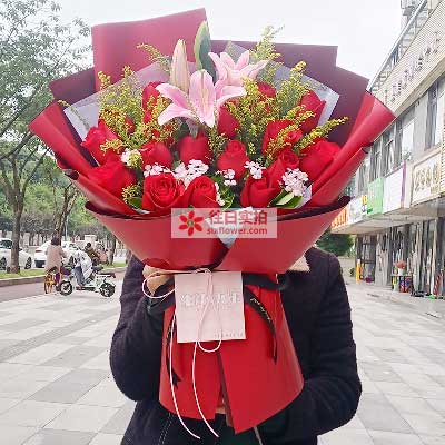 长春19朵红玫瑰百合，与你幸福前行