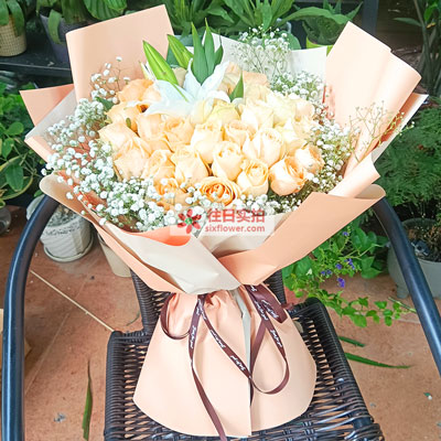 长春33朵香槟玫瑰百合，心里永远是你